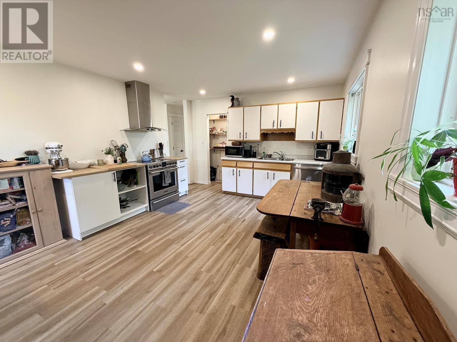 54 Maple Avenue - 12