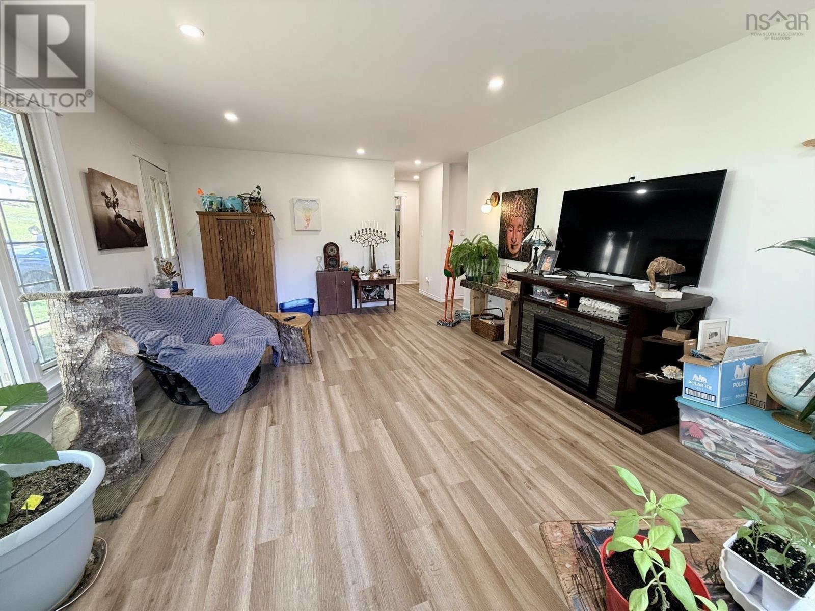 54 Maple Avenue - 17