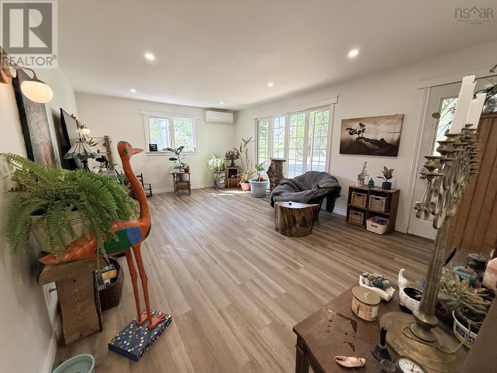 54 Maple Avenue - 23