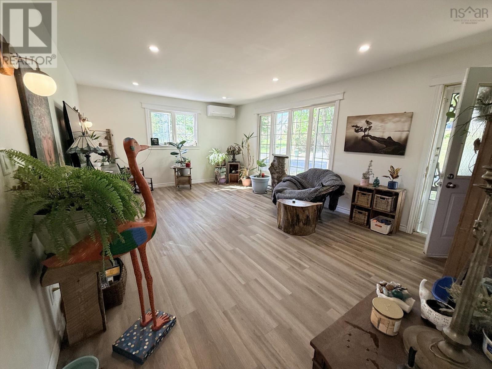 54 Maple Avenue - 16