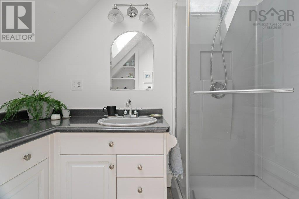 Property 26 of 39 of 208 Victoria Street