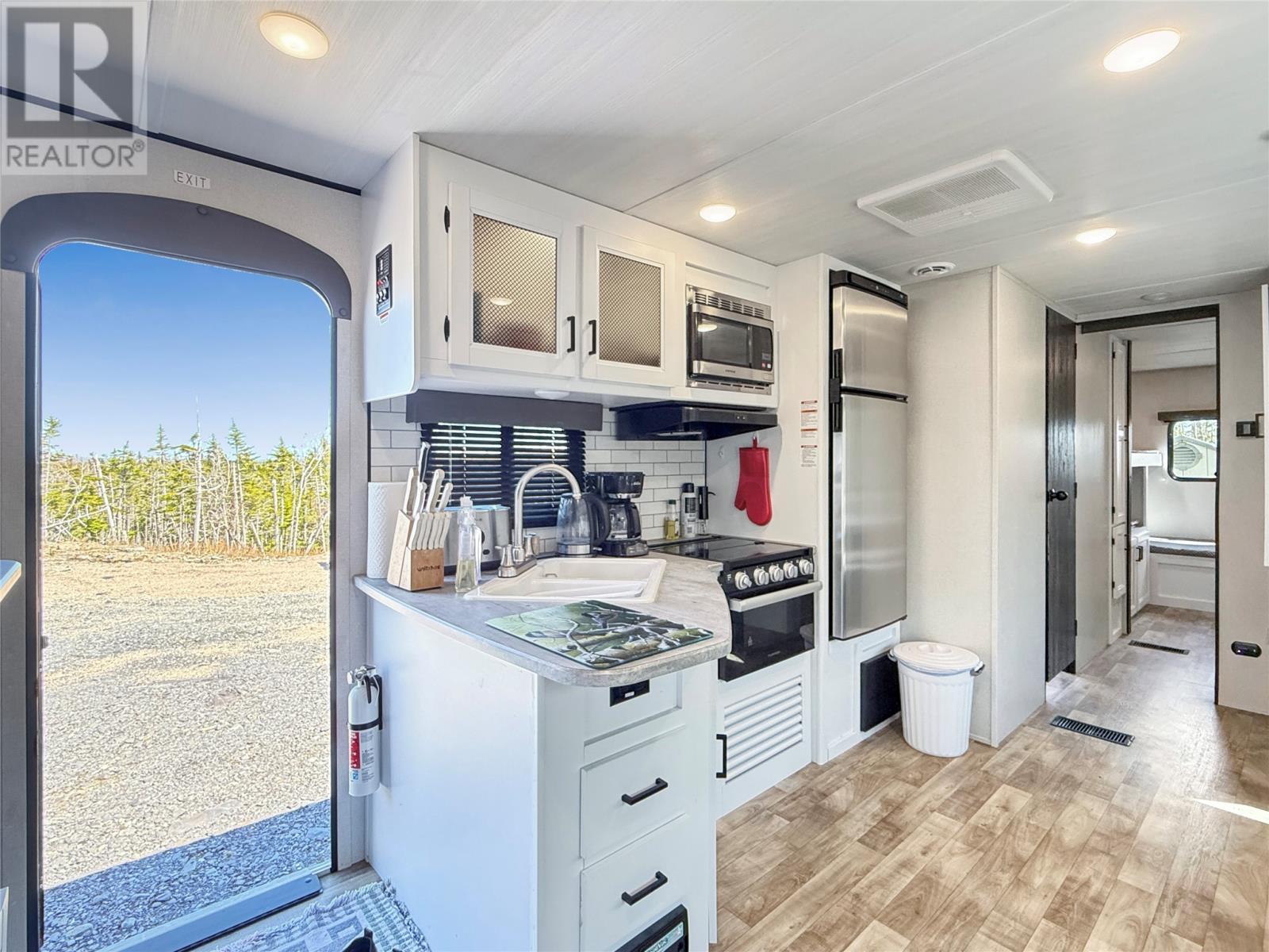 556 Salmonier Line - 12