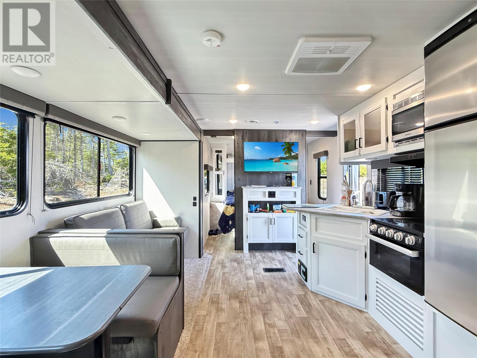 556 Salmonier Line - 16