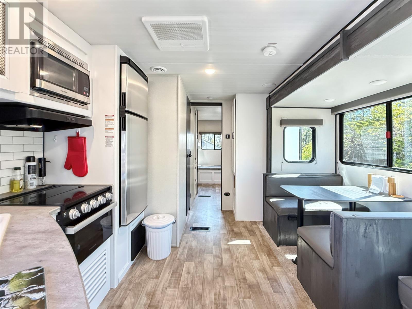 556 Salmonier Line - 15