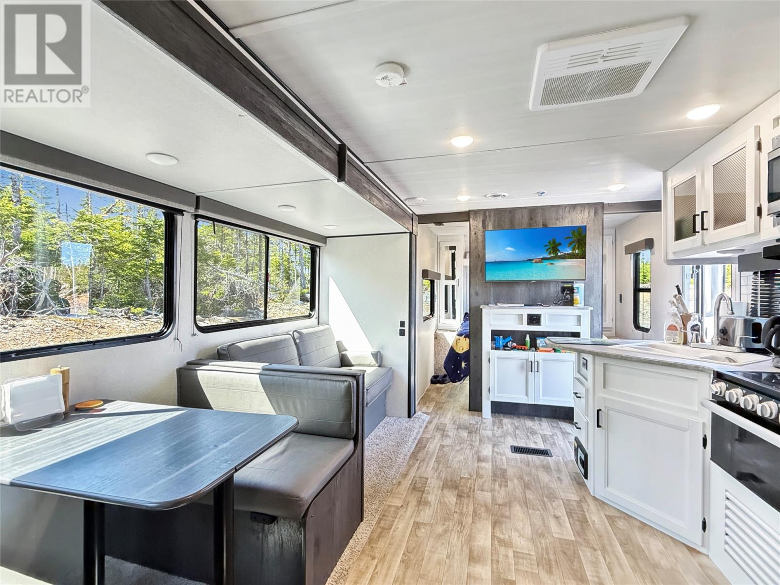 556 Salmonier Line - 17