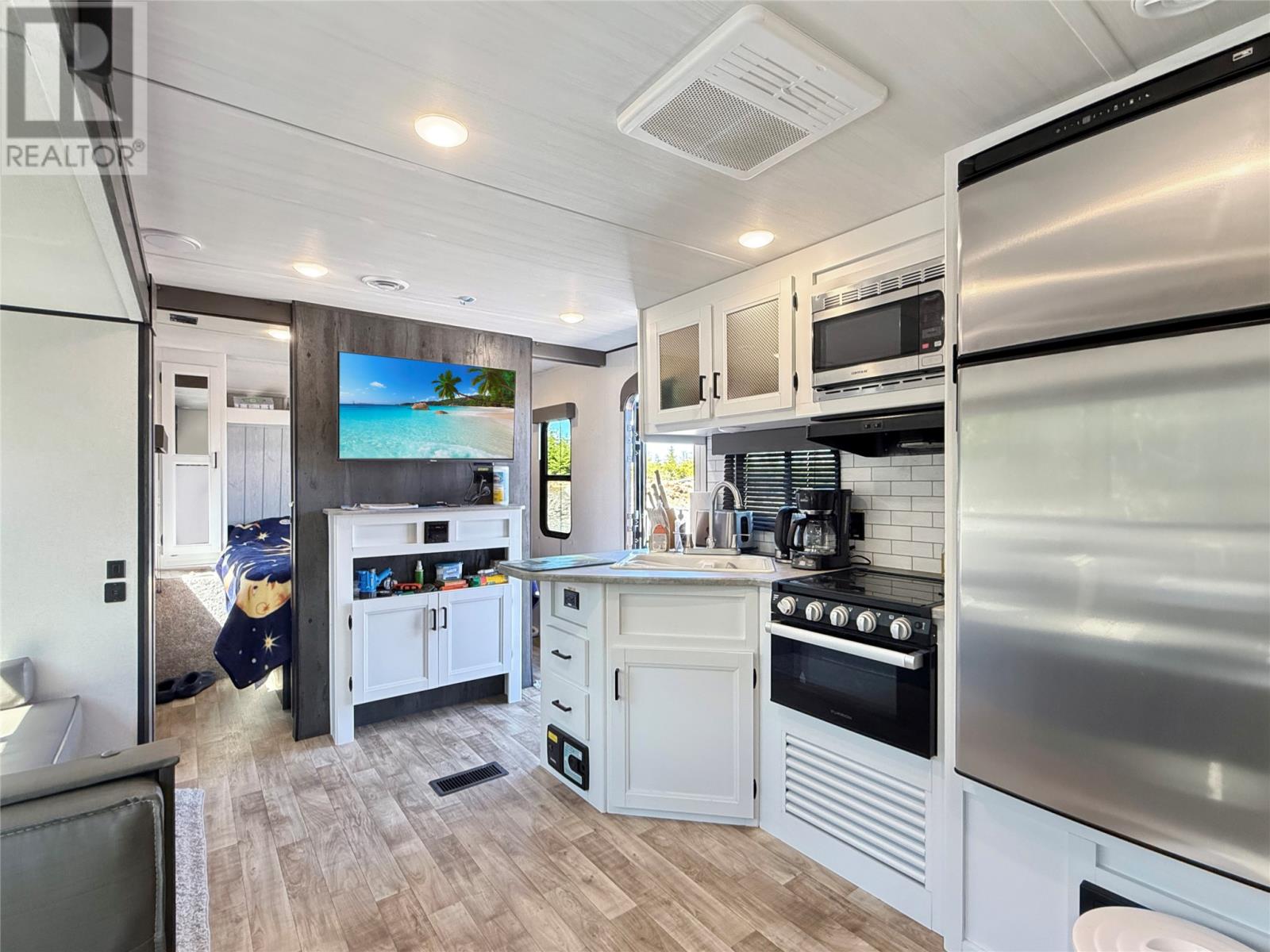 556 Salmonier Line - 19