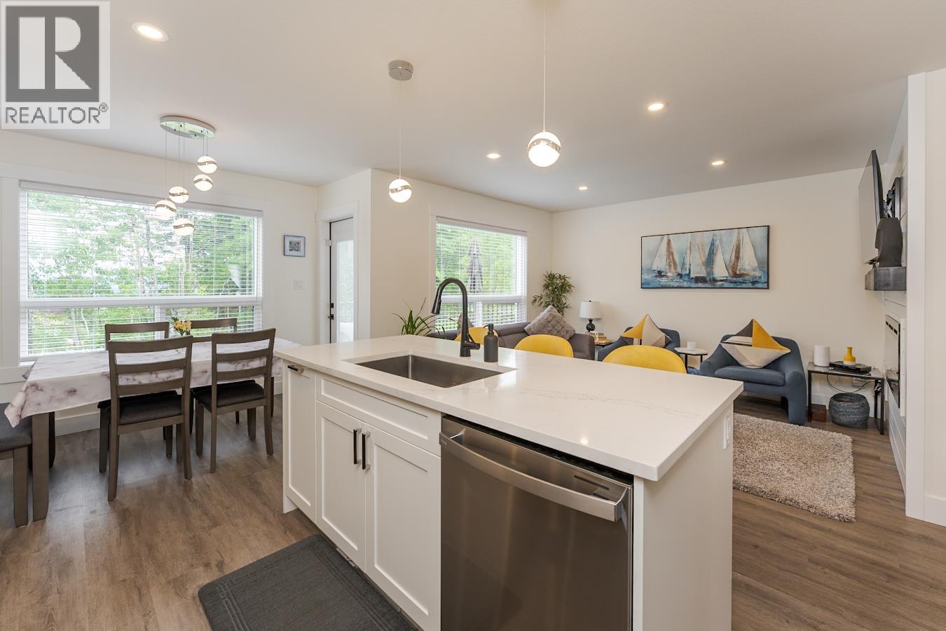 Photo 15 of 40 — 102 6664 WESTMOUNT DRIVE · Prince George, BC