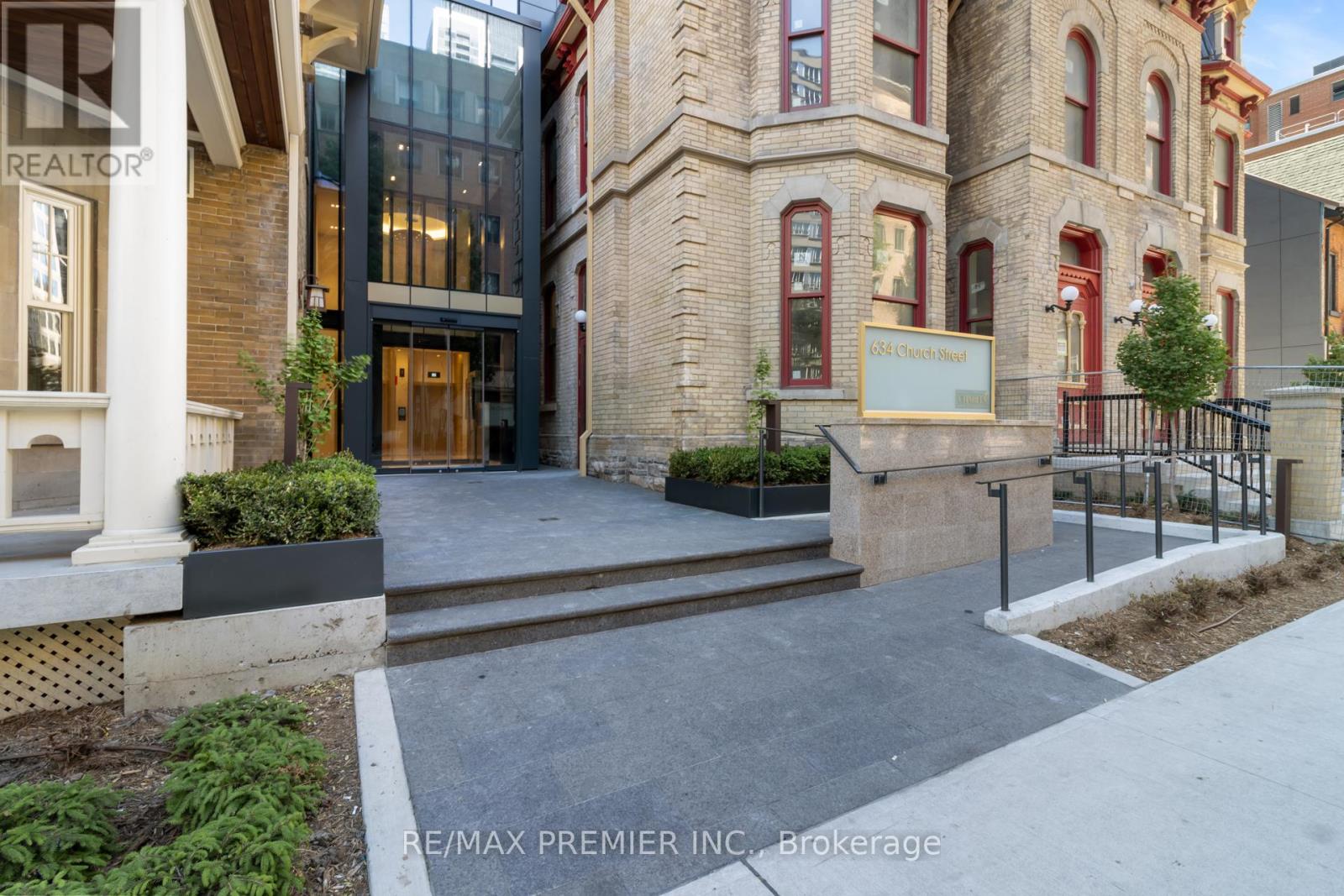 Listing photo of 2505 - 634 CHURCH STREET