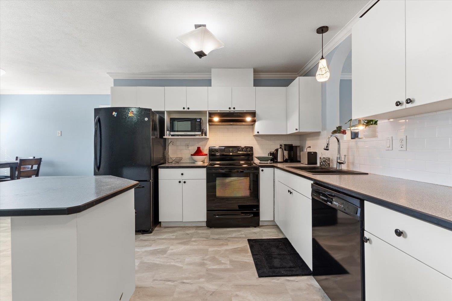 8 6480 VEDDER ROAD, Sardis South, Chilliwack