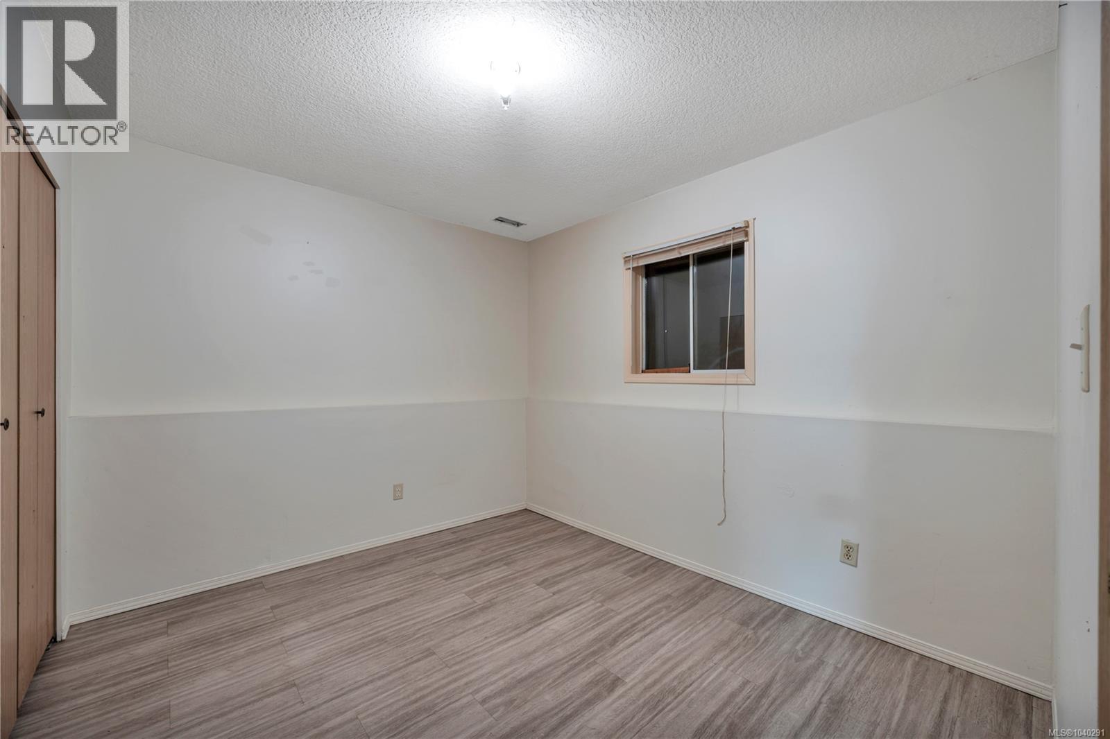 229 Irwin St - 36