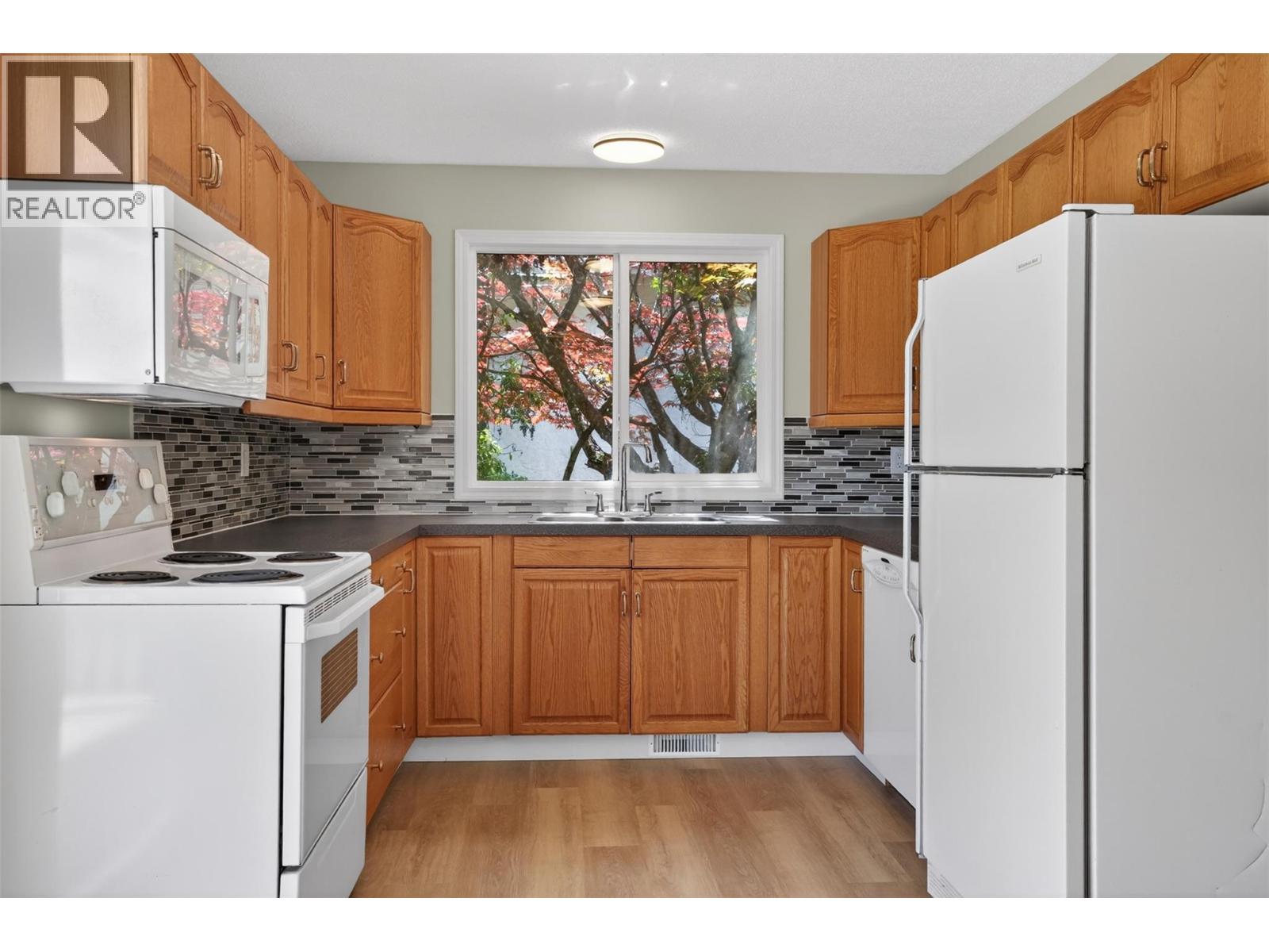 1708 SLOCAN Crescent - 11