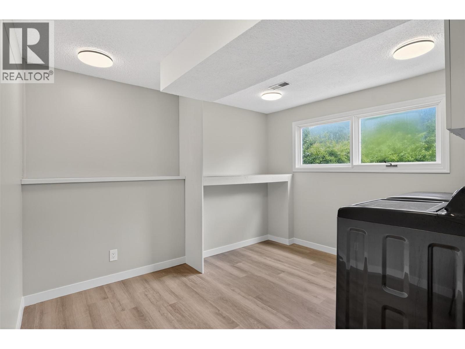 1708 SLOCAN Crescent - 25