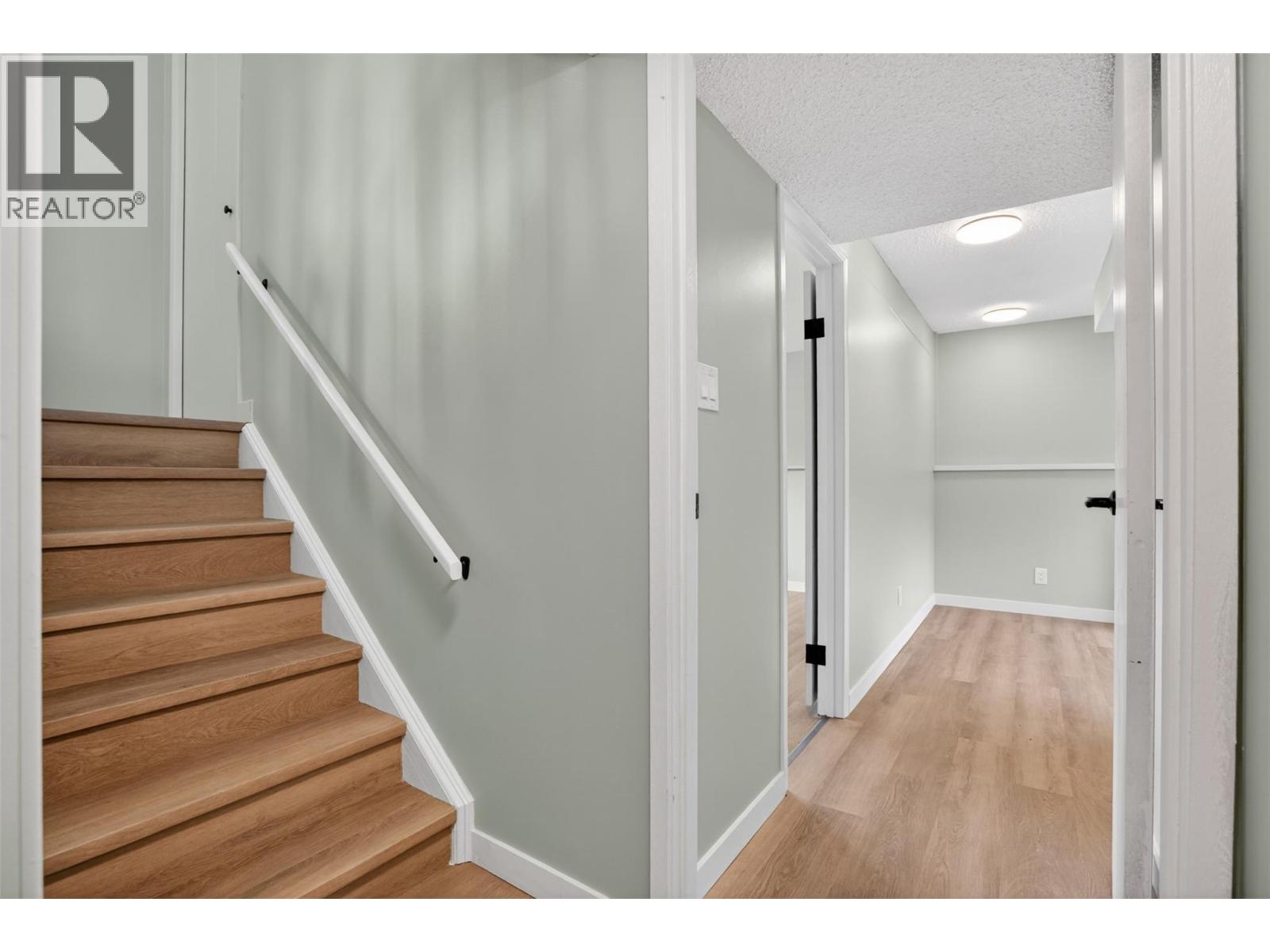 1708 SLOCAN Crescent - 24