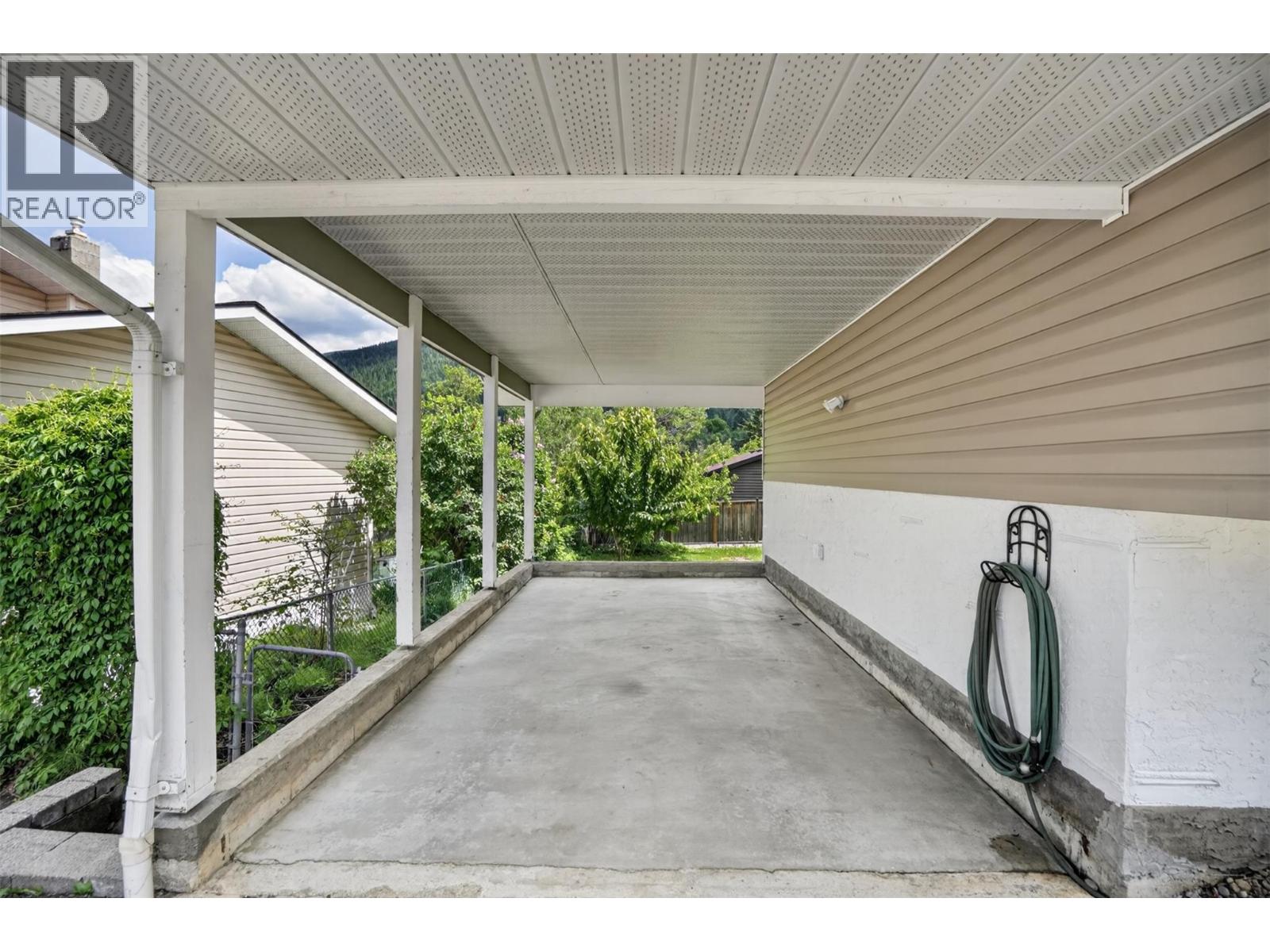1708 SLOCAN Crescent - 33