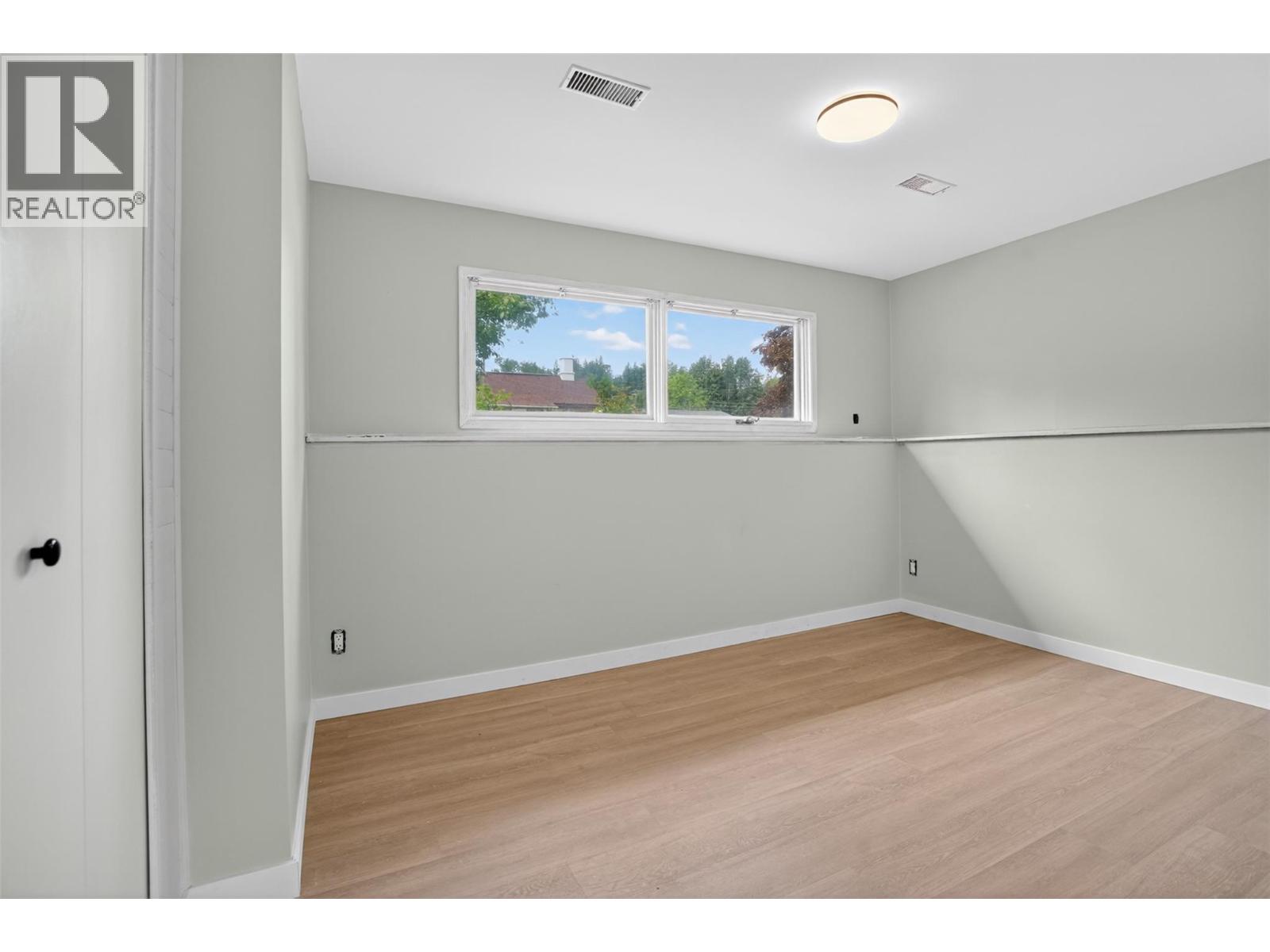 1708 SLOCAN Crescent - 27