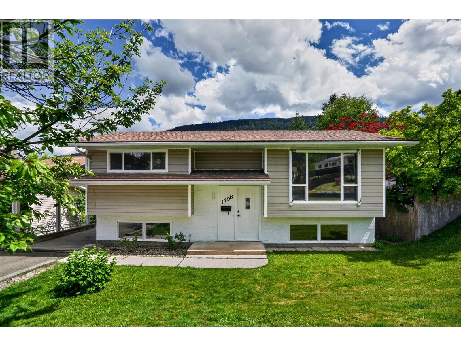 1708 SLOCAN Crescent - 4