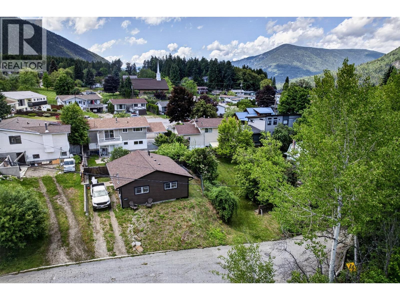 1708 SLOCAN Crescent - 60