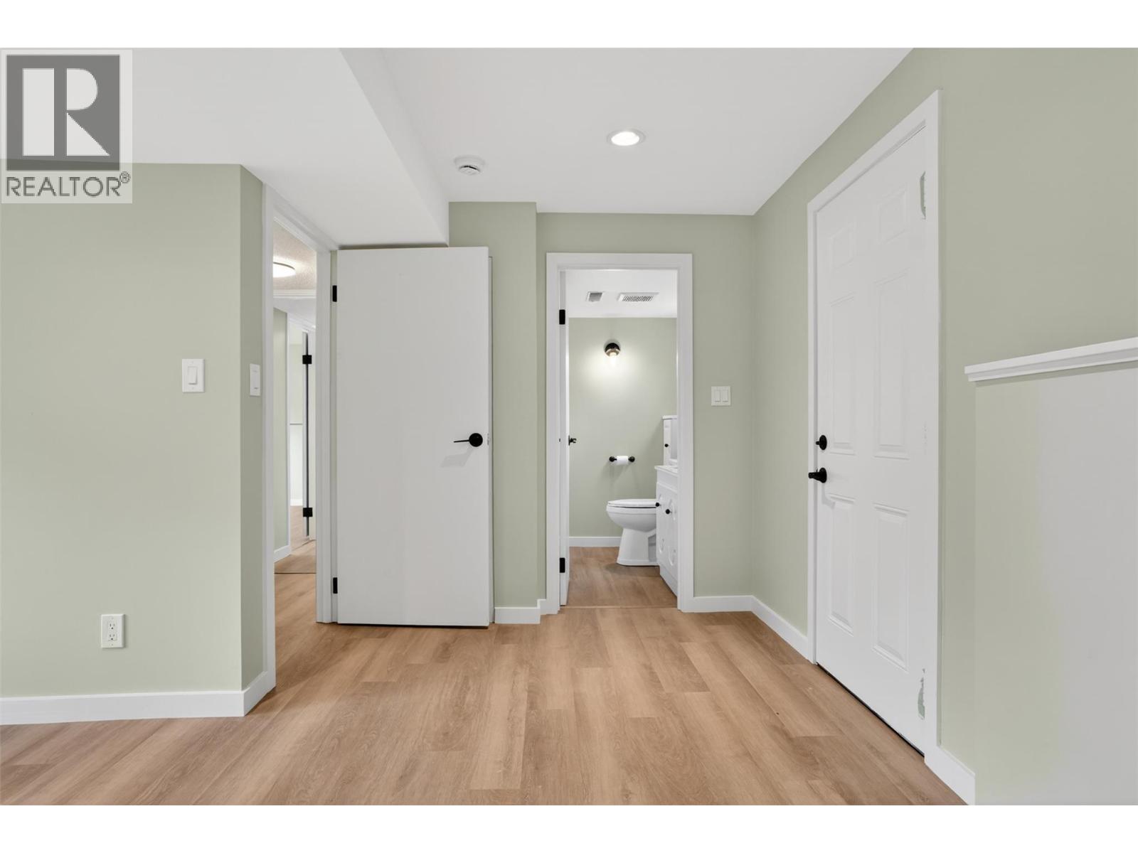 1708 SLOCAN Crescent - 31