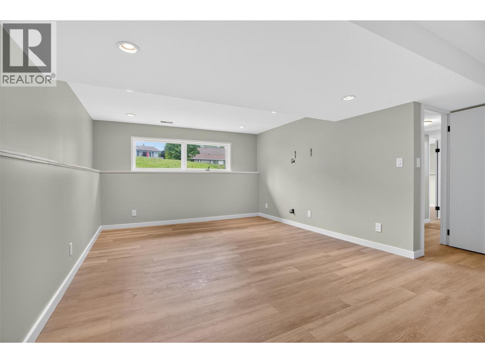 1708 SLOCAN Crescent - 29