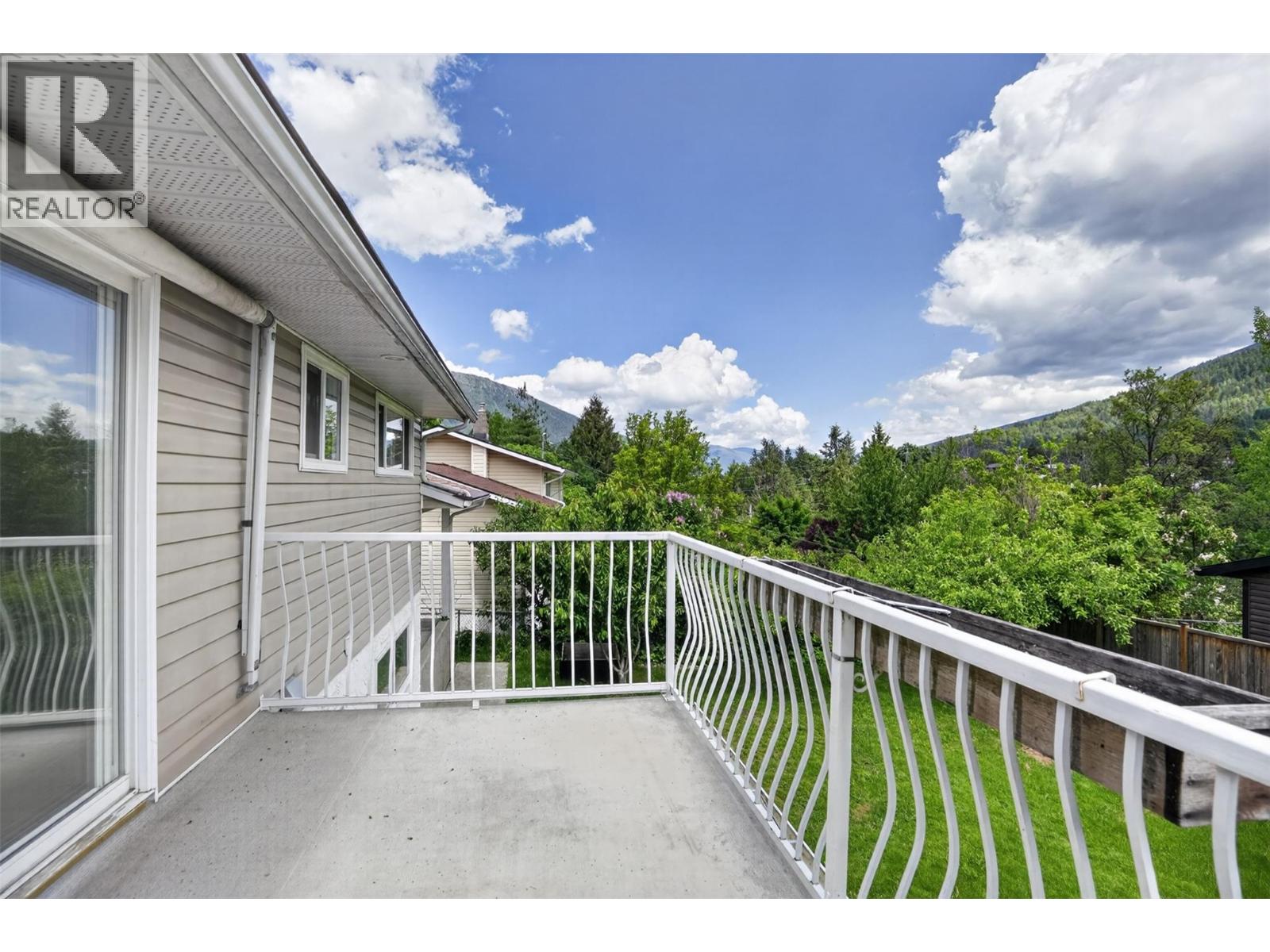 1708 SLOCAN Crescent - 16