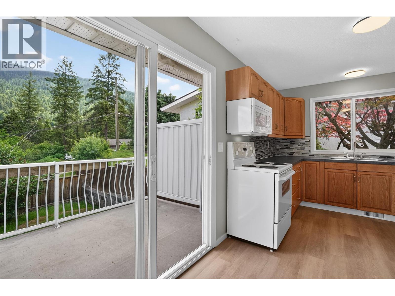 1708 SLOCAN Crescent - 14