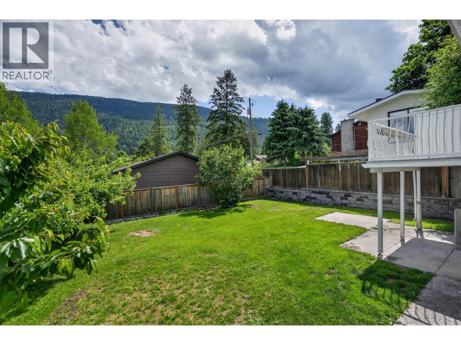 1708 SLOCAN Crescent - 34