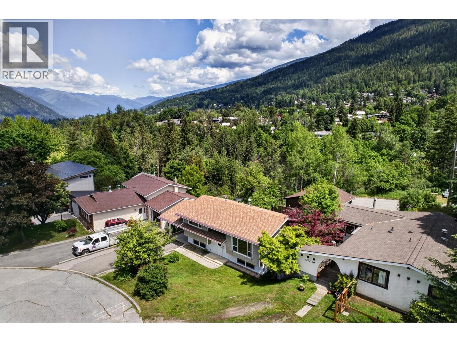 1708 SLOCAN Crescent - 56