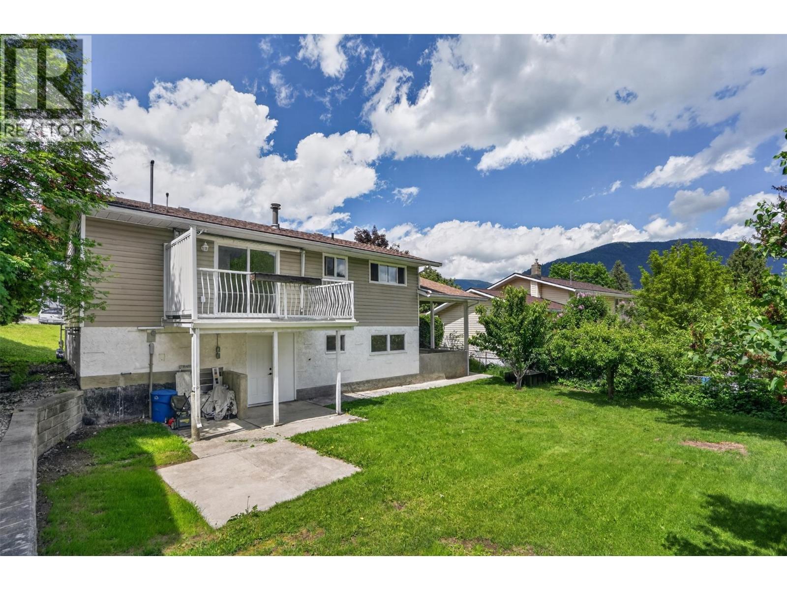 1708 SLOCAN Crescent - 36