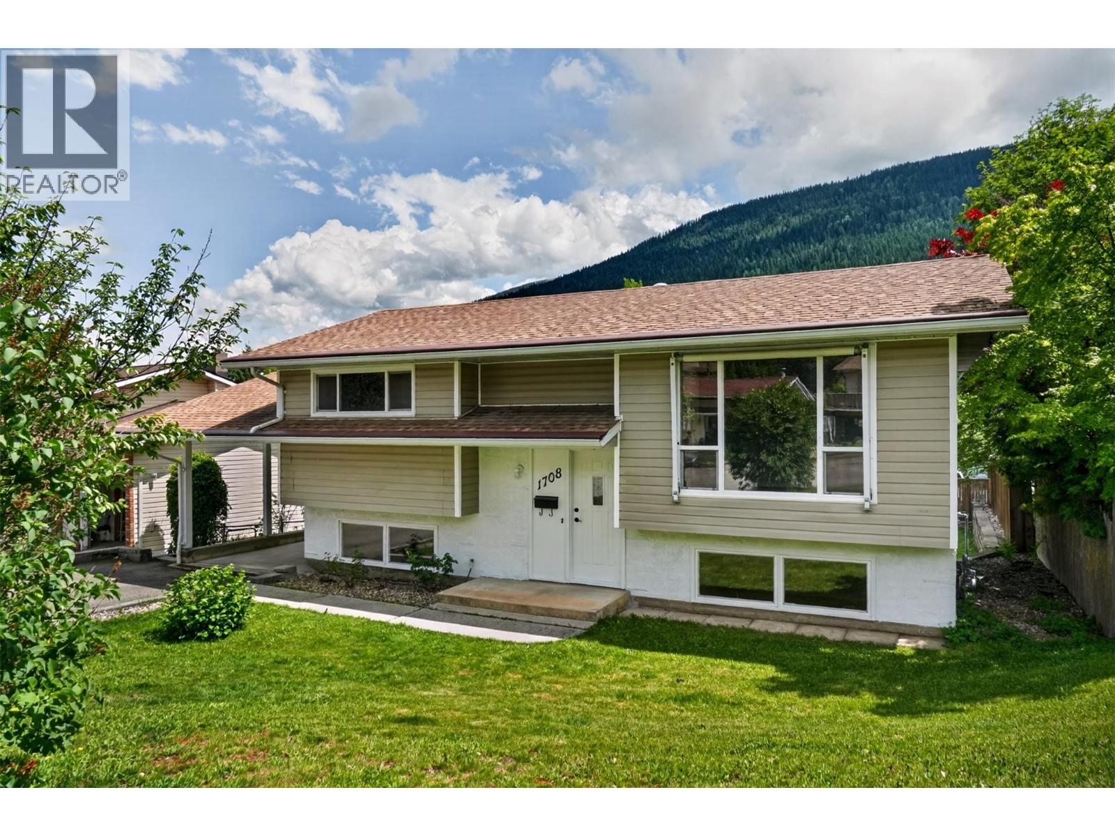 1708 SLOCAN Crescent - 3
