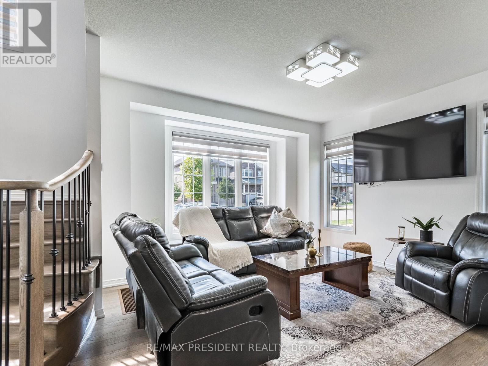 4-bedroom home for sale at 161 MUNRO CIRCLE E, Brantford ON · photo 11 of 42