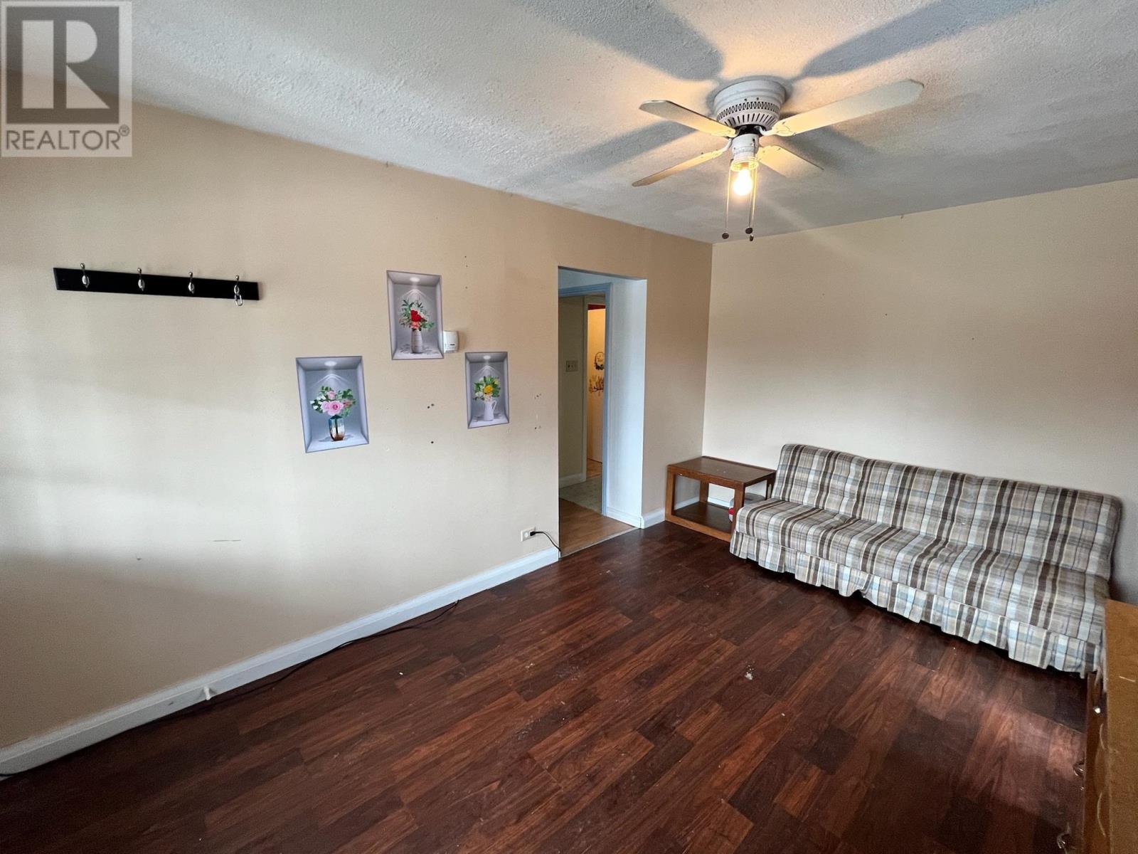 131 Burns ST - 4