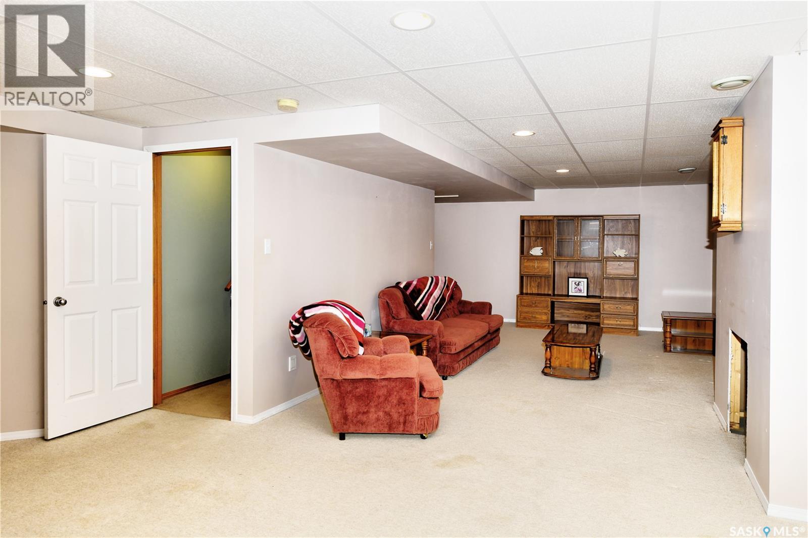 413 Crystal CRESCENT - 17