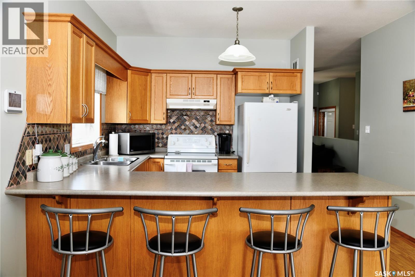 413 Crystal CRESCENT - 3