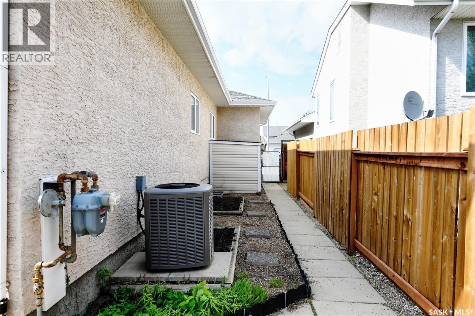 413 Crystal CRESCENT - 30