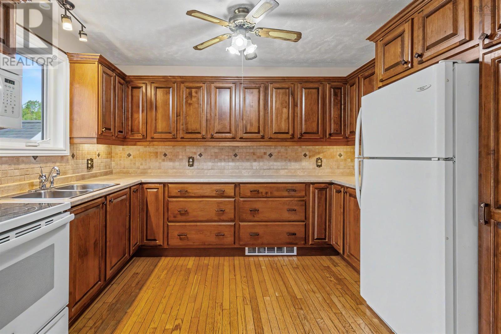 Property 8 of 36 of 70 MacKenzie Drive