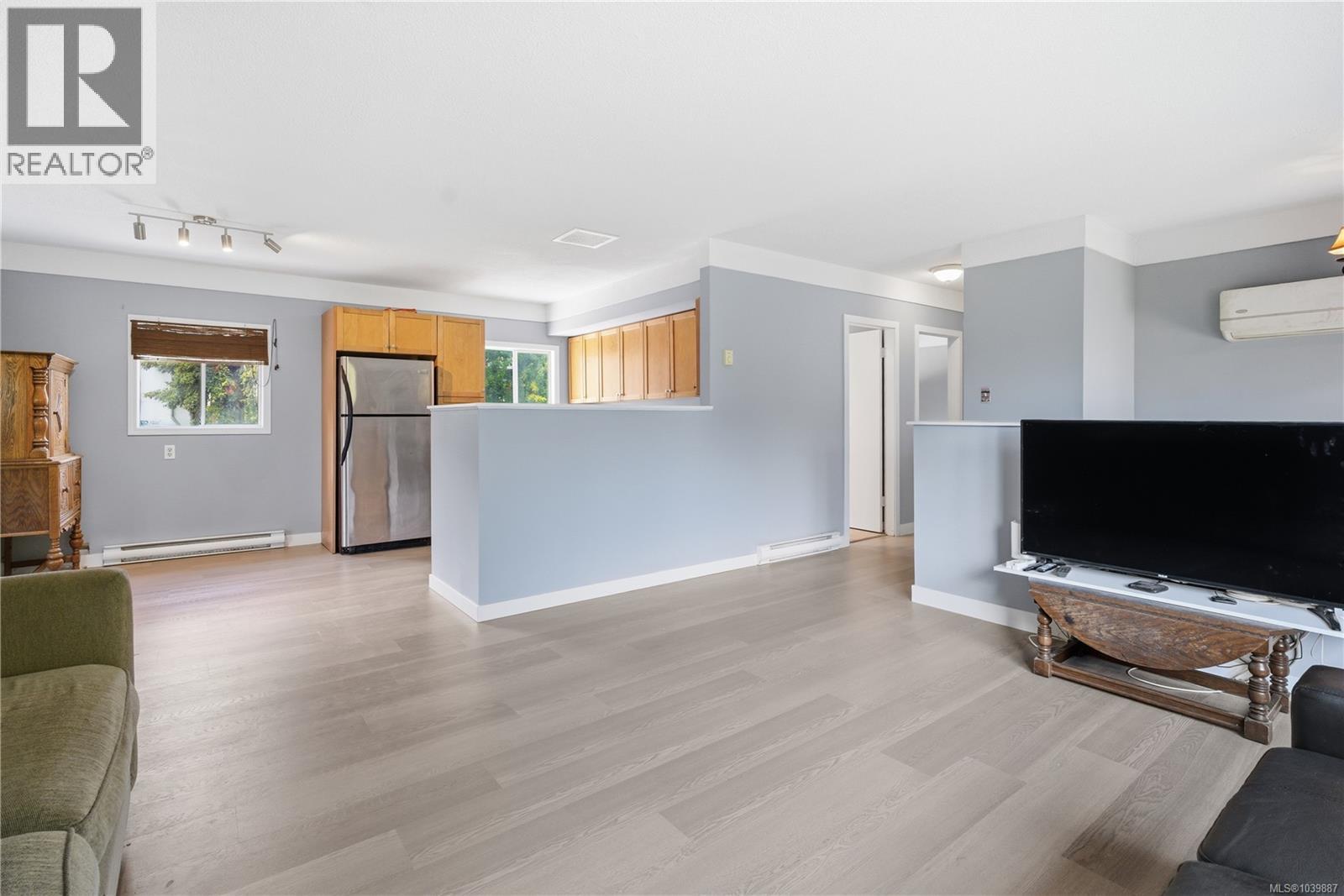 2728 Strathmore Rd - 9