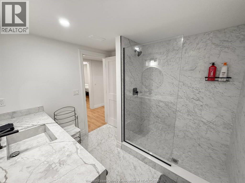 4538 Valerio CRESCENT - 33