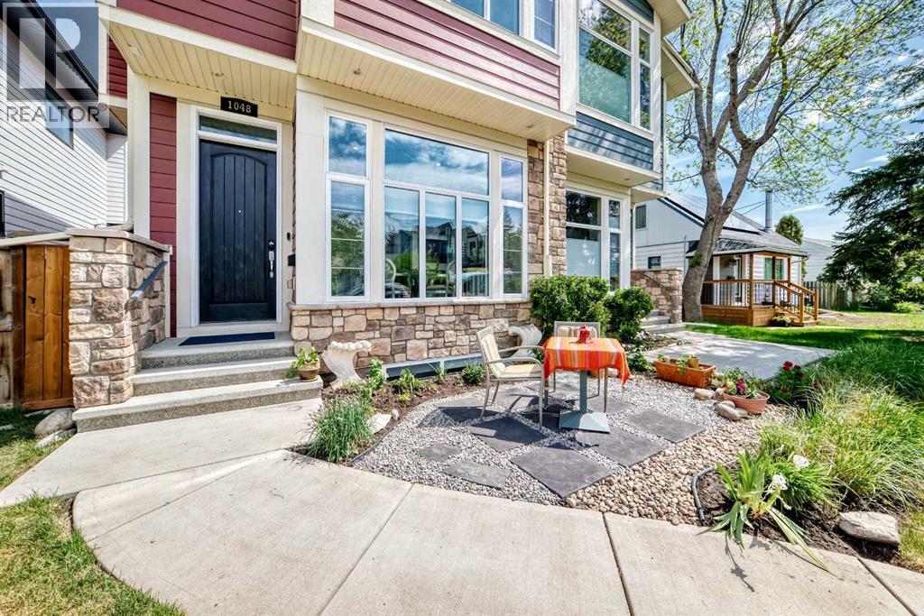1048 Regal Crescent NE - photo 2