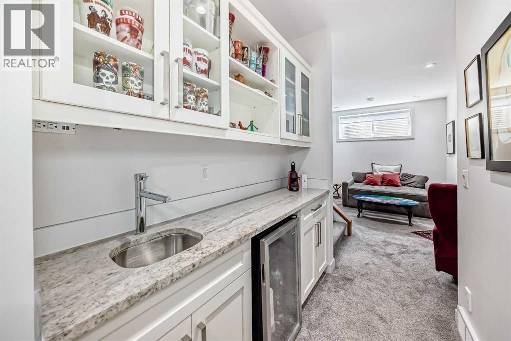 1048 Regal Crescent NE — photo 32
