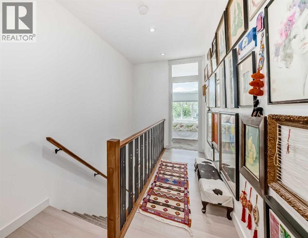 1048 Regal Crescent NE — photo 16