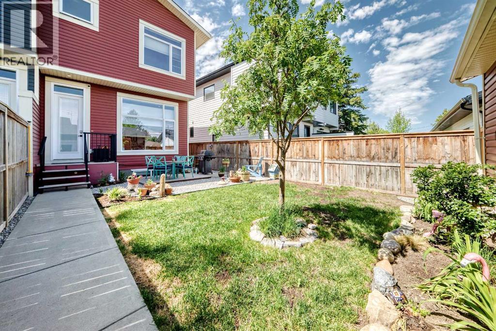 1048 Regal Crescent NE — photo 40