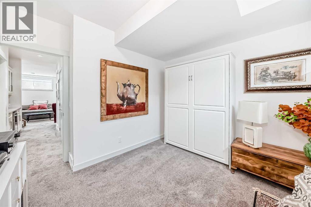 1048 Regal Crescent NE — photo 34