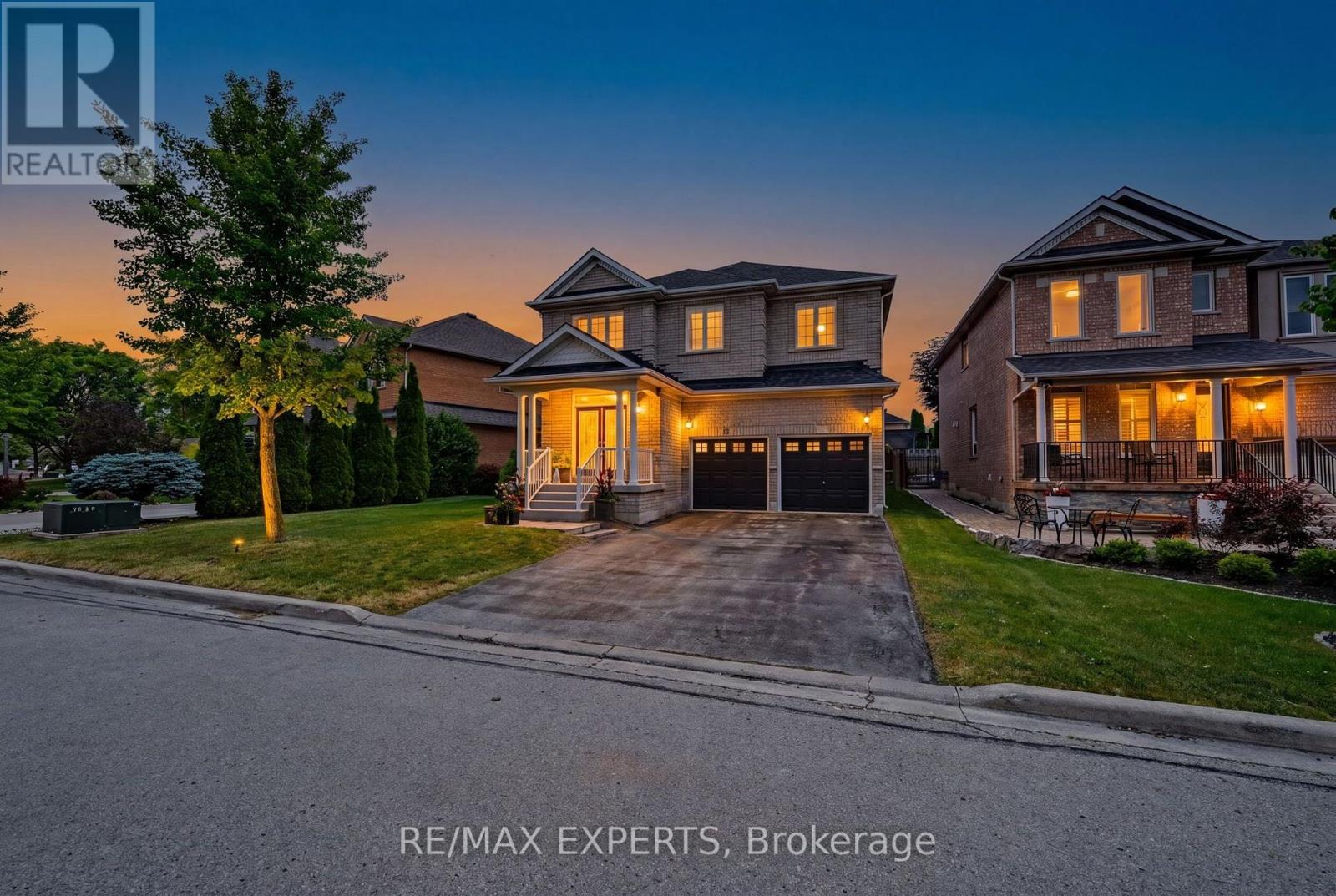 15 ARROWOOD CRESCENT - 1