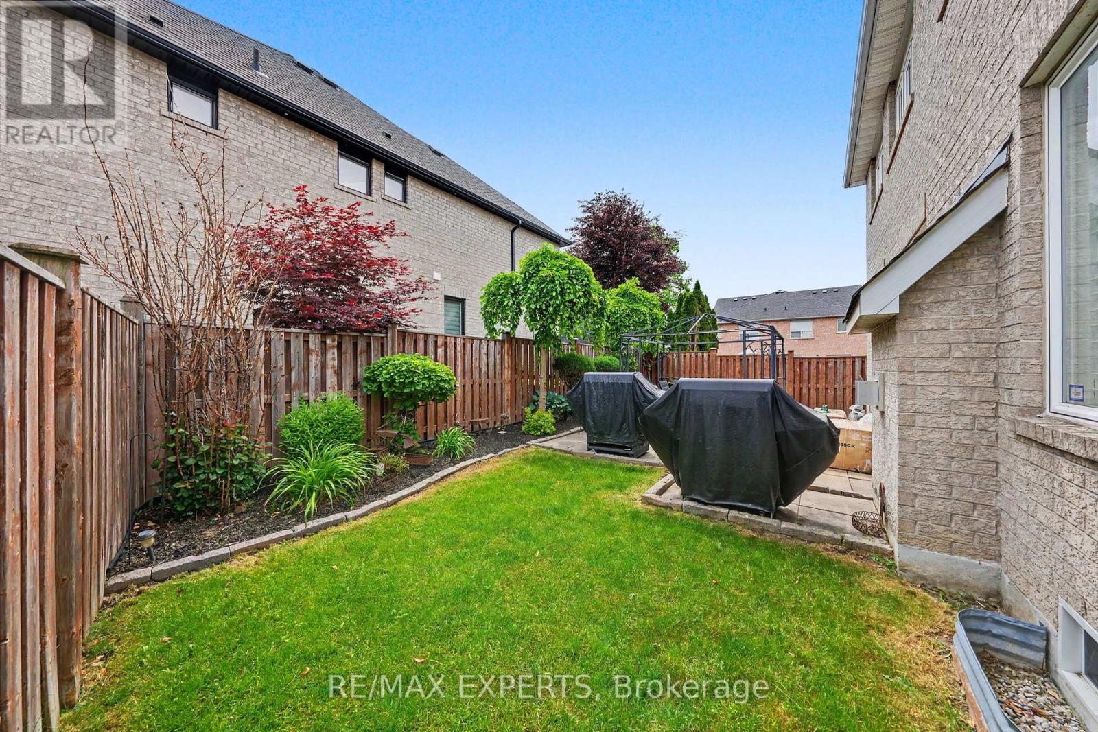 15 ARROWOOD CRESCENT - 28