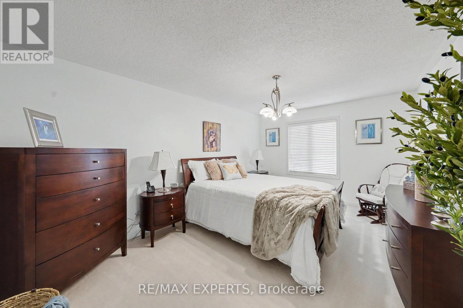 15 ARROWOOD CRESCENT - 26