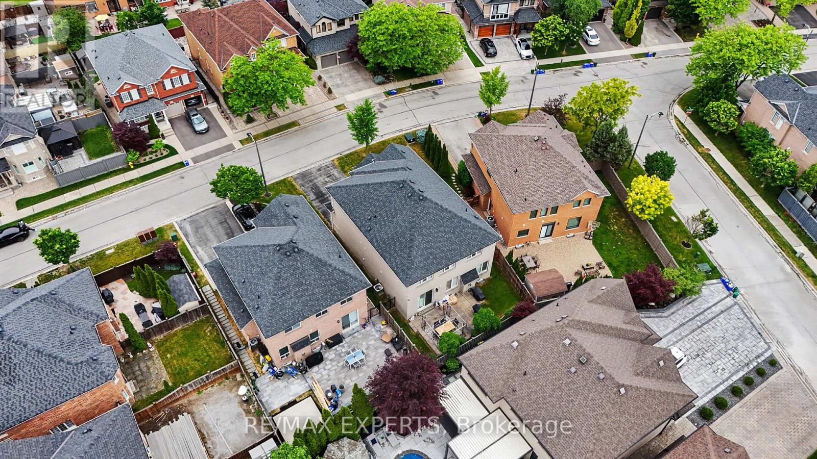 15 ARROWOOD CRESCENT - 4