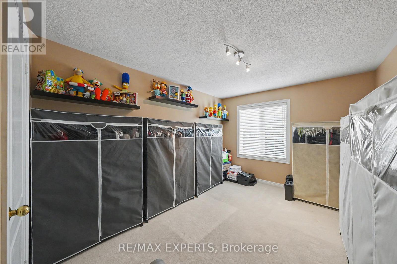 15 ARROWOOD CRESCENT - 25