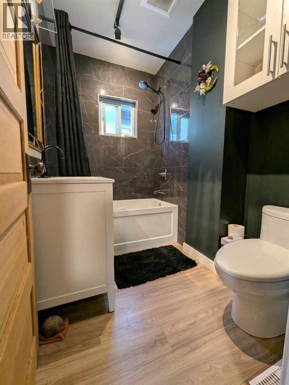 421 12 Street N — photo 13