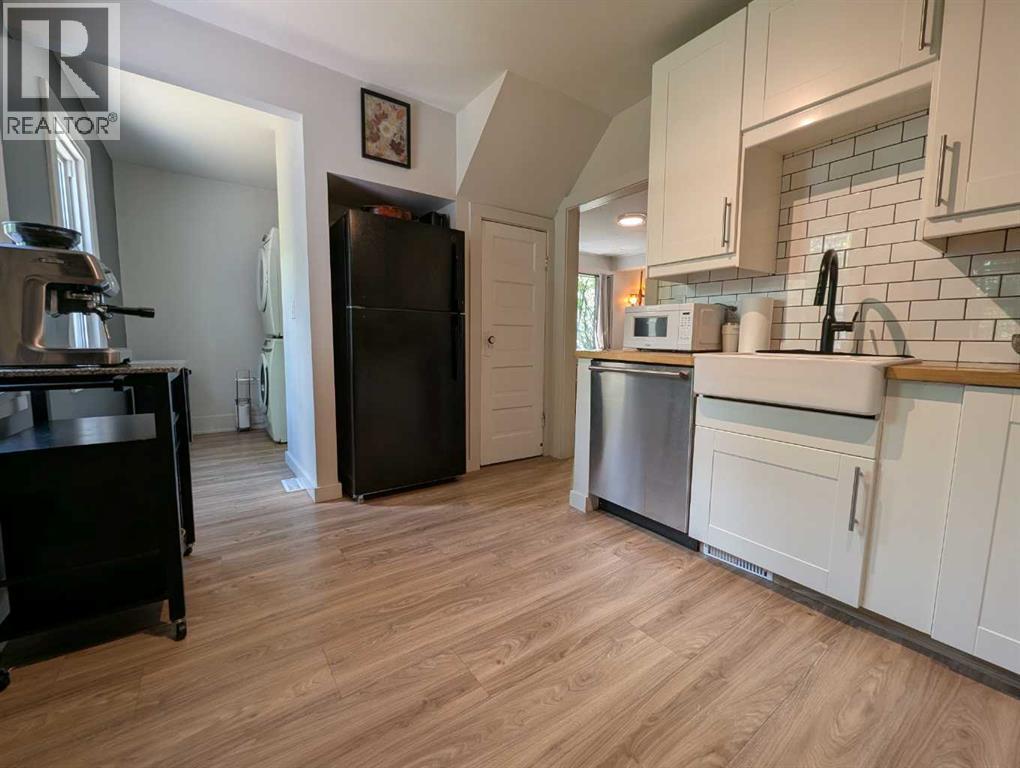421 12 Street N — photo 17
