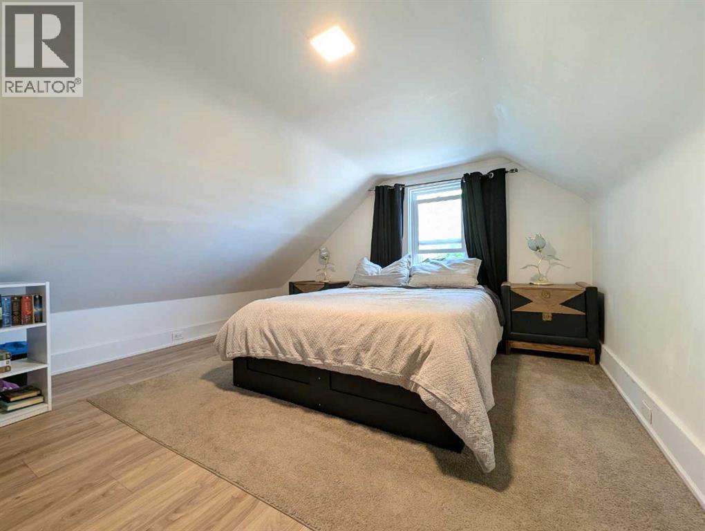 421 12 Street N — photo 25